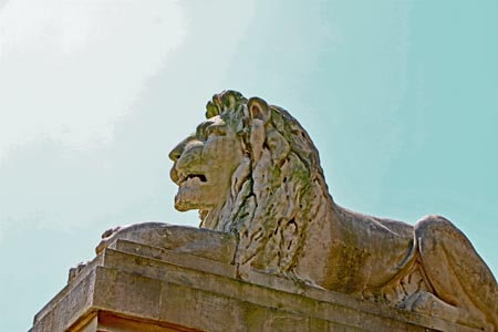 Lion sculpture at Portsmouth Guildhall