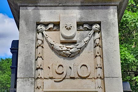 Milton Cemetery, Portsmouth Gate post at Milton Cemetery showing the Star and Crescent