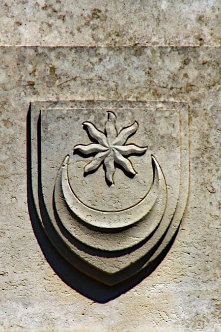 Portsmouth Coat of Arms, on the War Memorial in Guildhall Square
